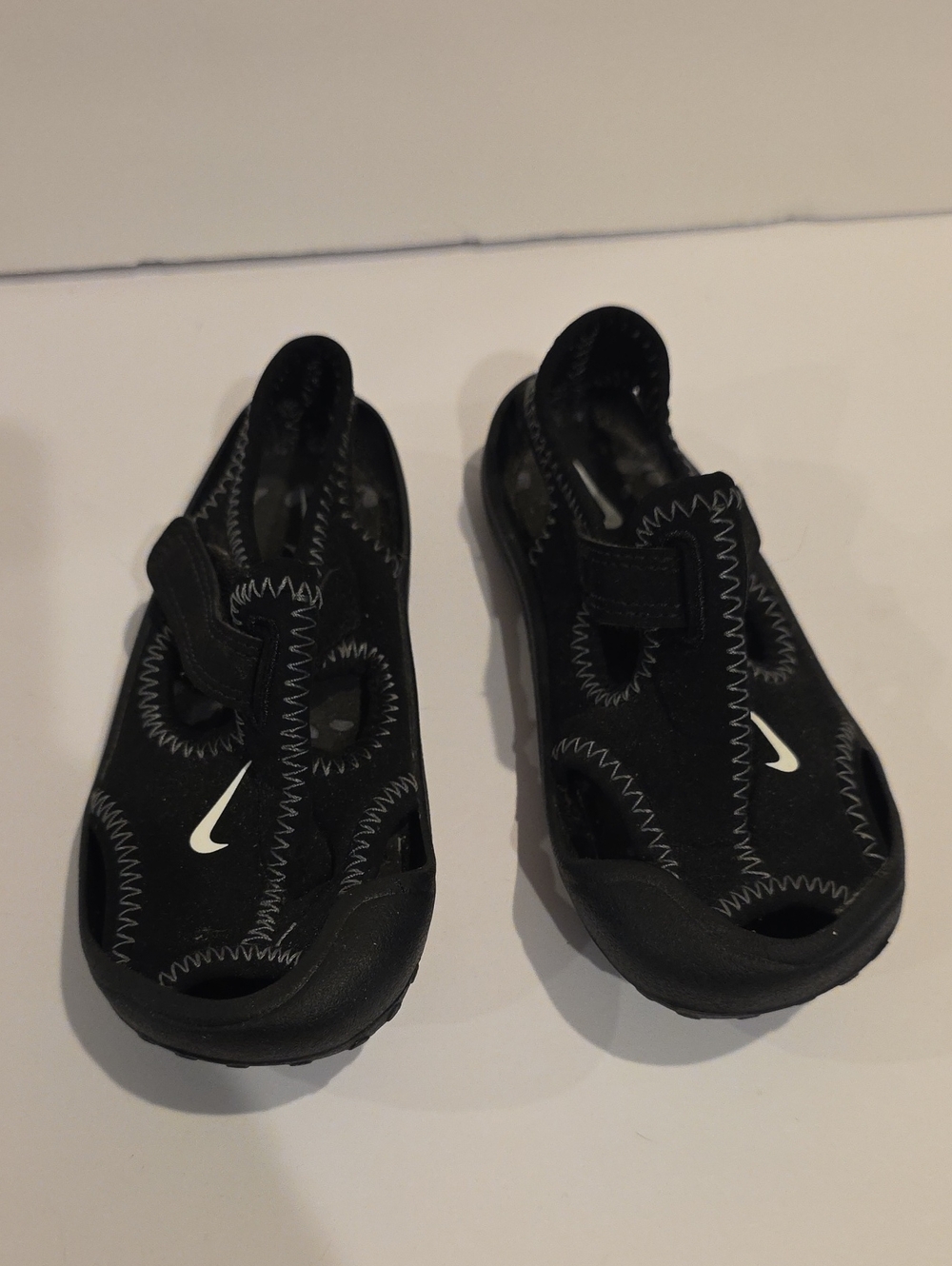 Nike kids infant baby sandals black and white infant size 8